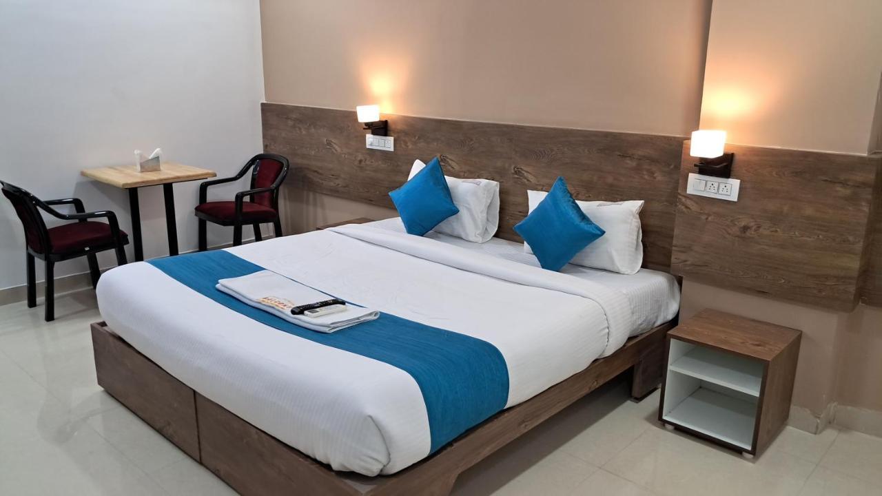 The Balcony Hotel Hyderabad Exterior photo